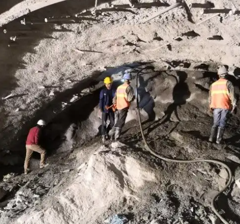 千阳拱顶带模注浆料的施工流程及注意事项